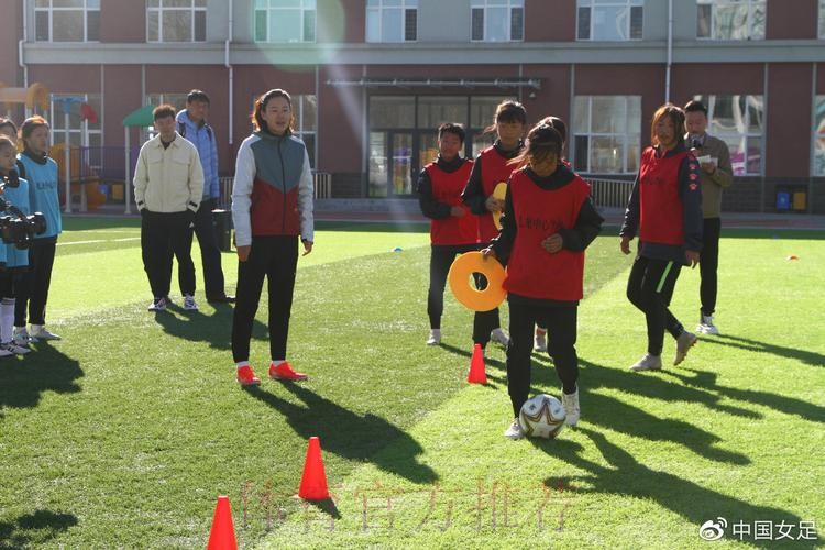 中国足协女足进校园系列公益活动走进齐齐哈尔
